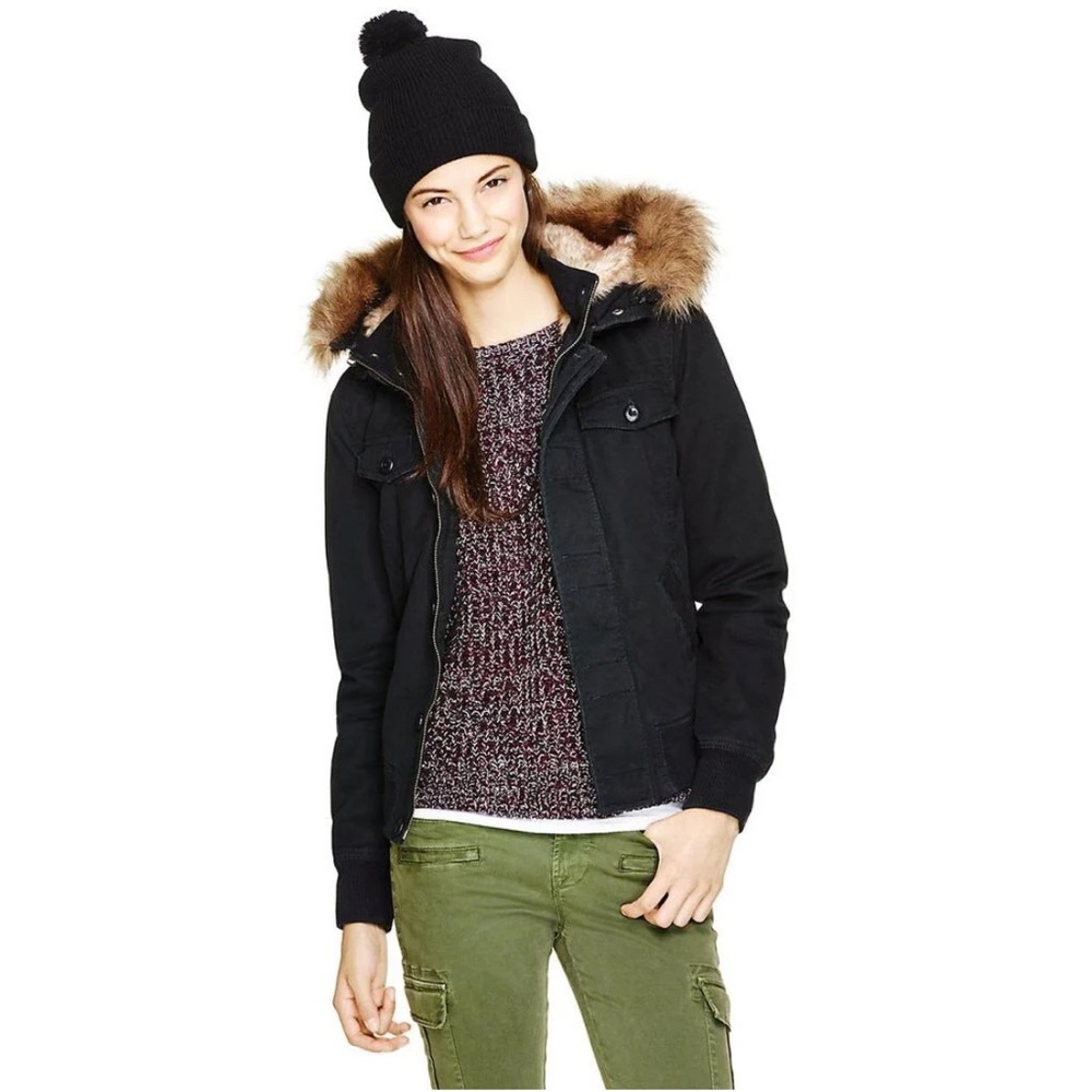Aritzia TNA Maverick Faux Fur Lined Winter Bomber Jacket Black Hooded M